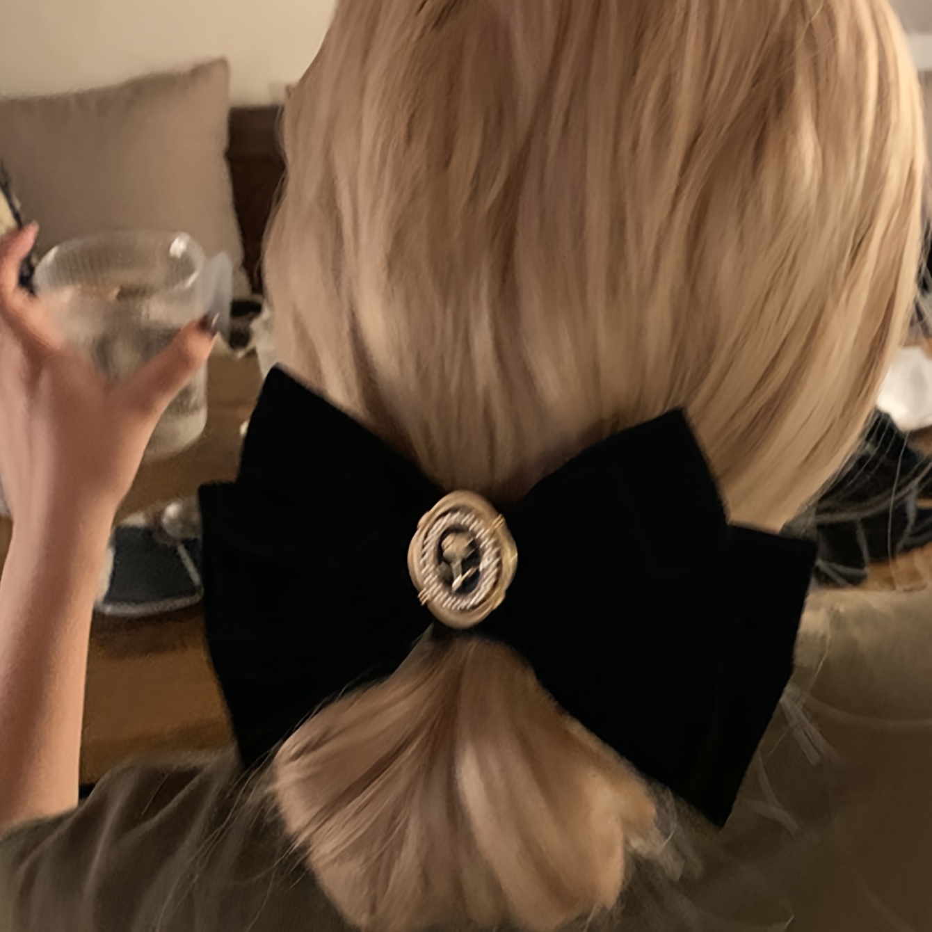 エレガントなベルベットのリボンヘアタイ、ゴールデンエンボスデ - Hair Tie Velvet のレビューと価格